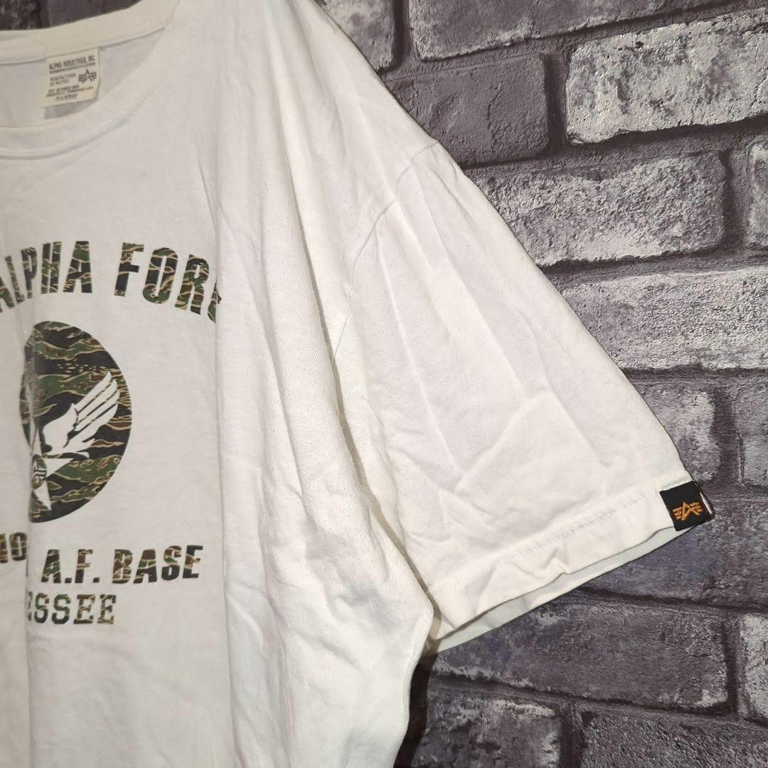 ALPHA INDUSTRIES(アルファインダストリーズ)の古着アルファインダストリーズ Tシャツ　半袖 迷彩カモフラ文字ロゴ　メンズXL メンズのトップス(Tシャツ/カットソー(半袖/袖なし))の商品写真