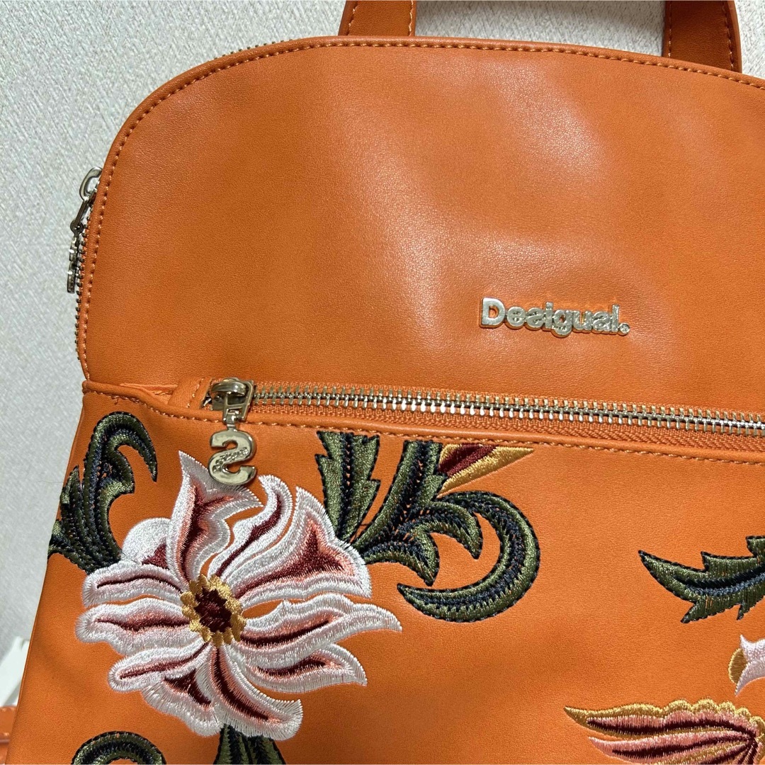 新品 Desigual オレンジ 花柄 リュック