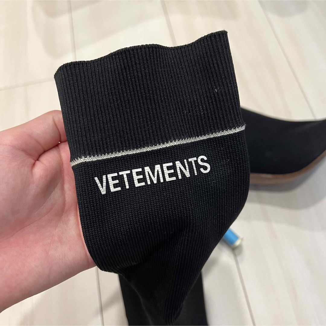 VETEMENTS(ヴェトモン)のVETEMENTS ライターソックスブーツ レディースの靴/シューズ(ブーツ)の商品写真