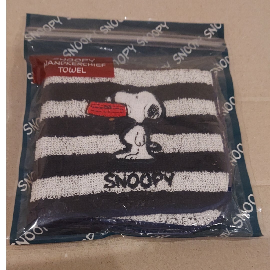 ハンカチタオル　スヌーピー　SNOOPY レディースのファッション小物(ハンカチ)の商品写真