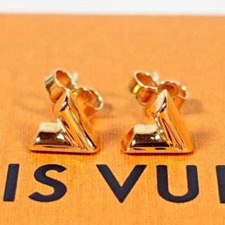 Louis Vuitton Essential v stud earrings (M68153, M63208) in 2023