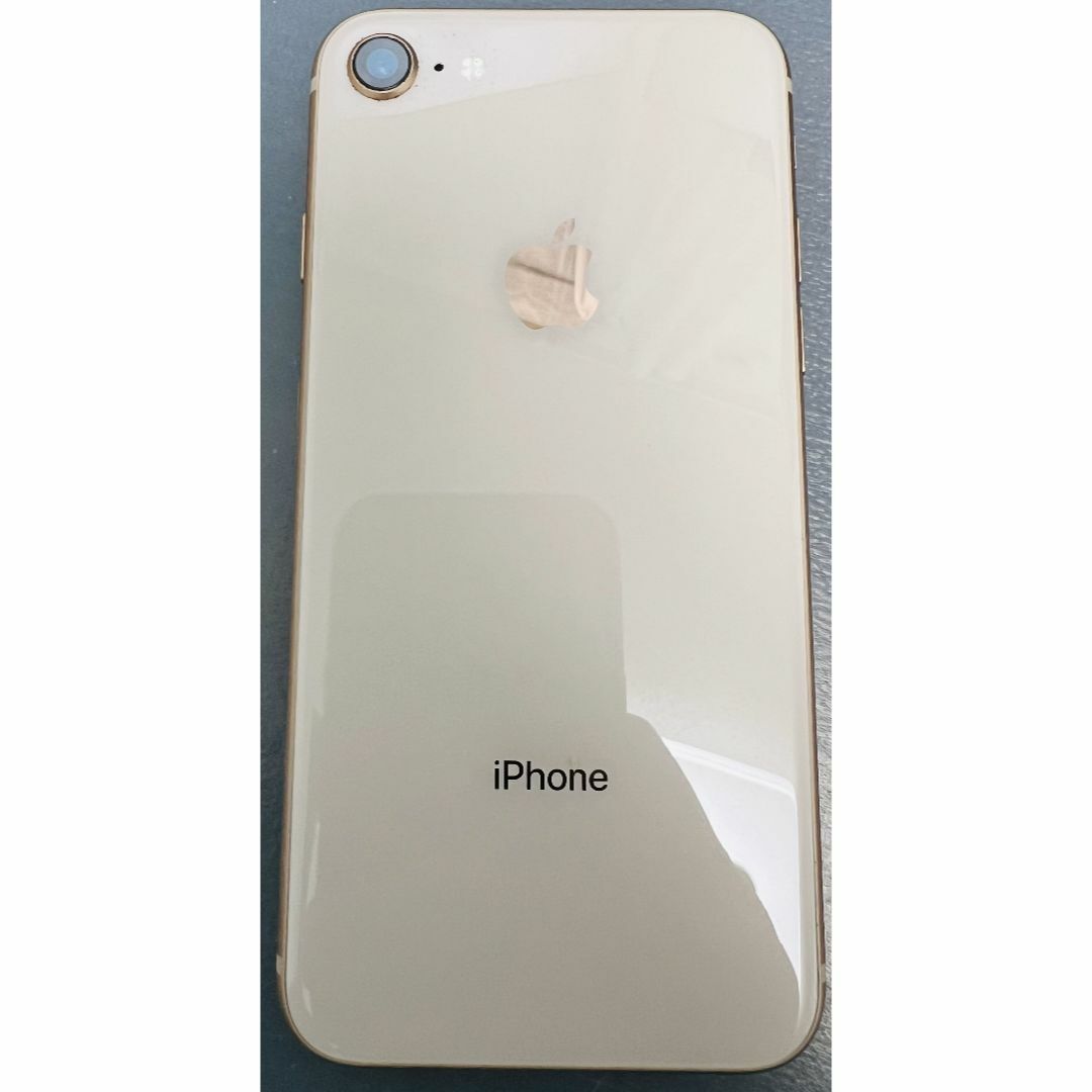Apple(アップル)の【送料込】美品iPhone8　SIMフリー　64GB スマホ/家電/カメラのスマートフォン/携帯電話(スマートフォン本体)の商品写真