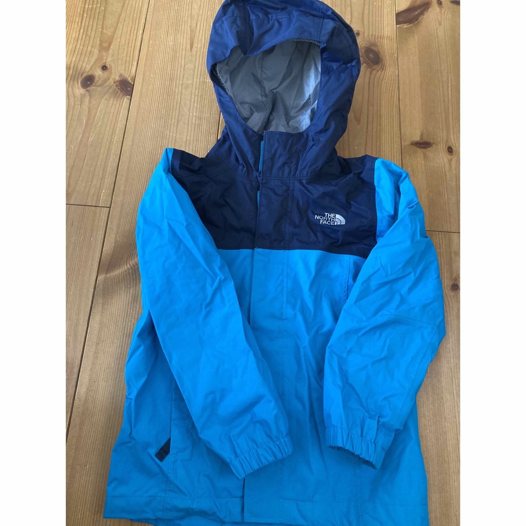 THE NORTH FACE(ザノースフェイス)の【週末お値下げ】ノースフェイス　ウインドブレーカー　110cm キッズ/ベビー/マタニティのキッズ服女の子用(90cm~)(ジャケット/上着)の商品写真