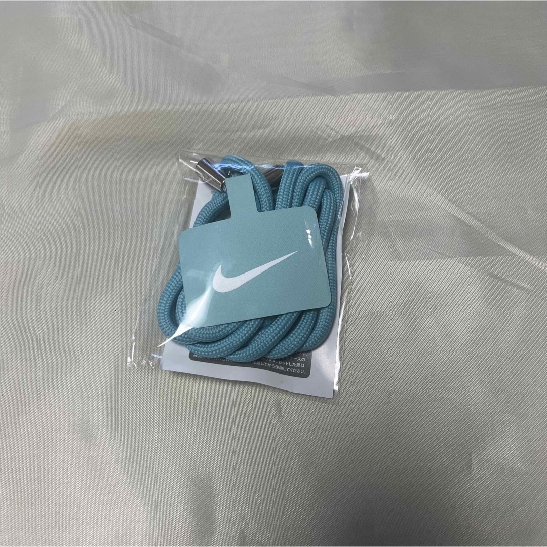 NIKE(ナイキ)のNIKE ナイキ　オリジナル　スマホ　ストラップ　未開封品 スマホ/家電/カメラのスマホアクセサリー(ネックストラップ)の商品写真