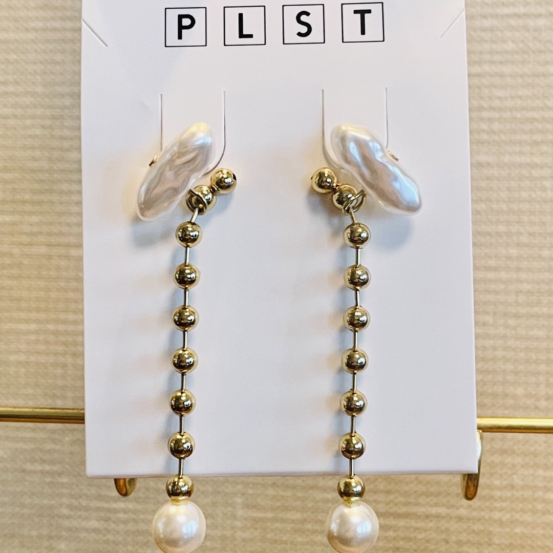 PLST(プラステ)のプラステ　フェイクパールチェーンピアス【アレルギー対応】 レディースのアクセサリー(ピアス)の商品写真