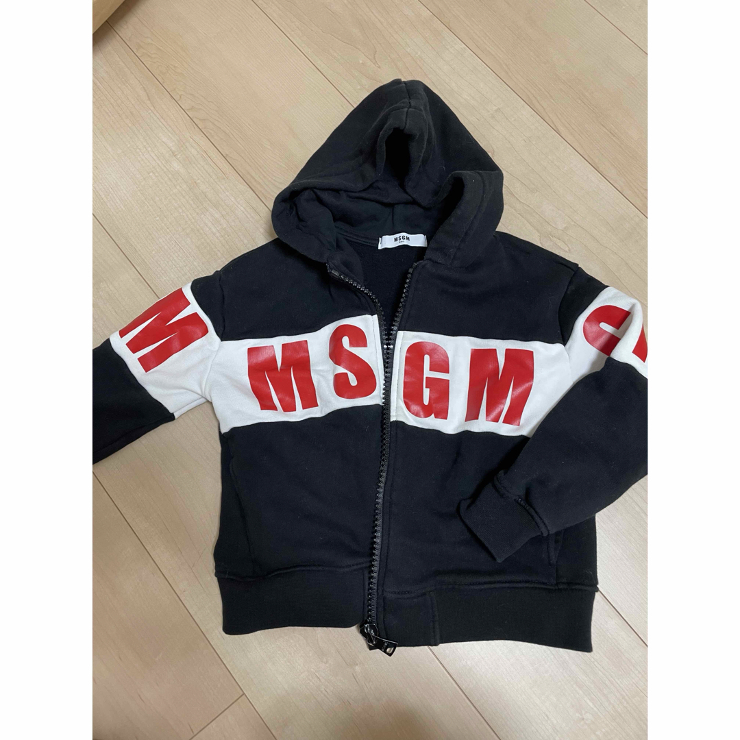 MSGM(エムエスジイエム)のMSGMキッズ　ロゴパーカー キッズ/ベビー/マタニティのキッズ服男の子用(90cm~)(ジャケット/上着)の商品写真