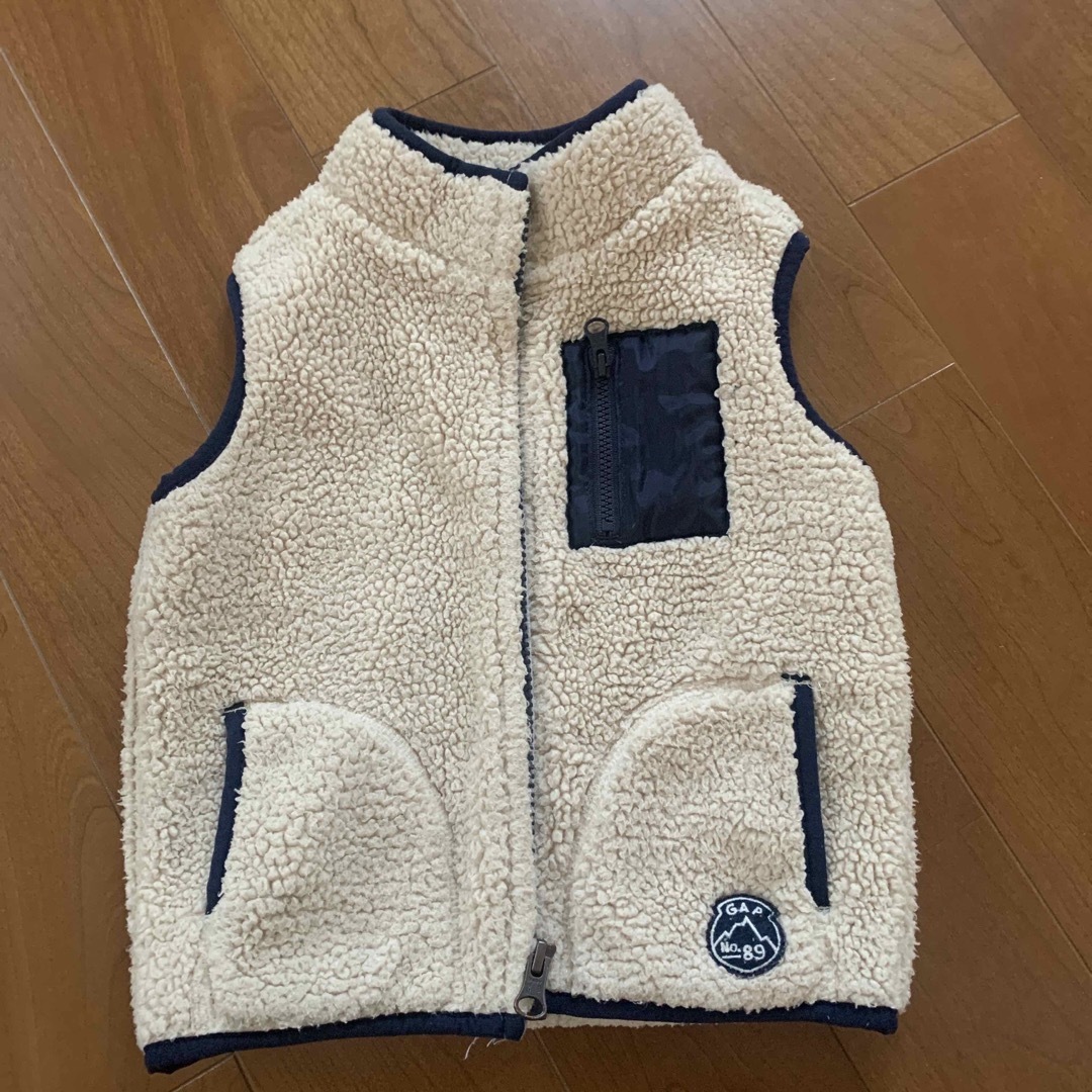 babyGAP(ベビーギャップ)のbaby gap ベスト キッズ/ベビー/マタニティのキッズ服男の子用(90cm~)(ジャケット/上着)の商品写真