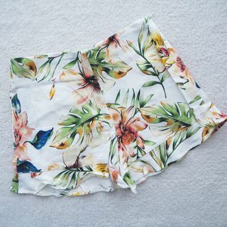 ザラ(ZARA)のZARA　ボタニカルショーパン　116センチ(パンツ/スパッツ)