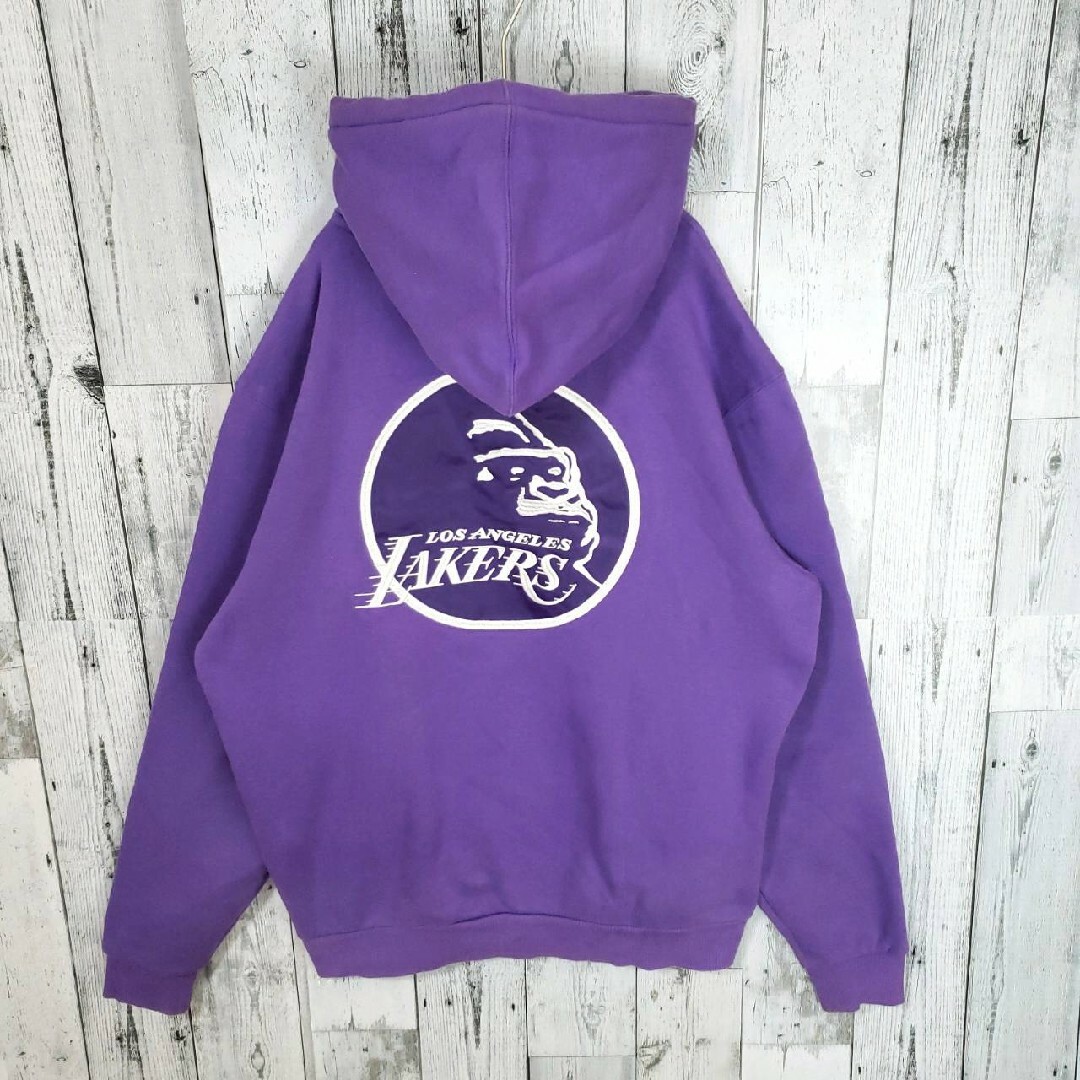 XLARGE - 【大人気】XLARGE × NEWERA プルオーバーパーカー【lakers