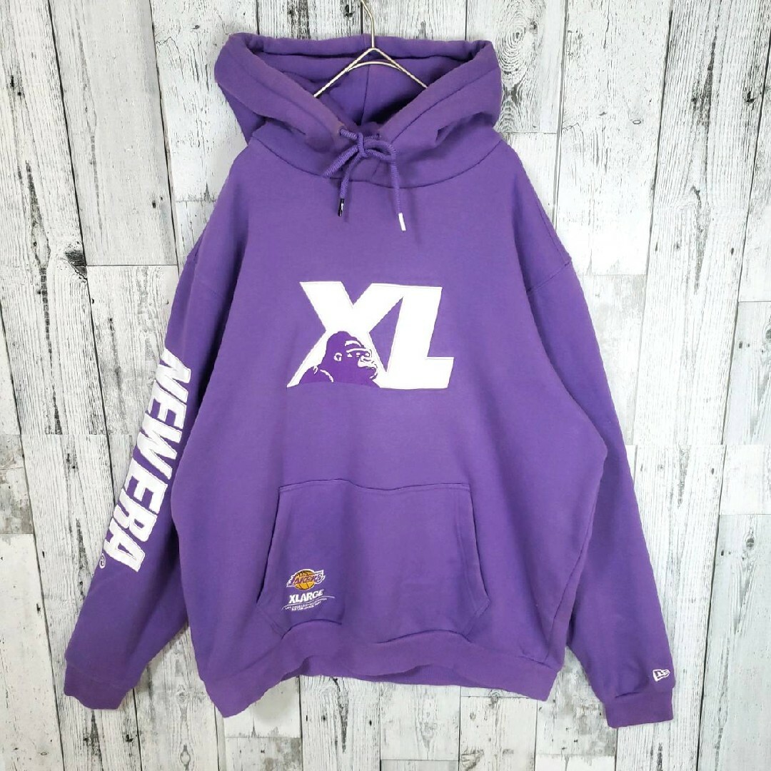 【大人気】XLARGE × NEWERA  プルオーバーパーカー【lakers】