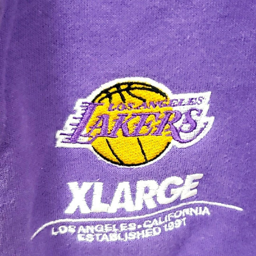 XLARGE - 【大人気】XLARGE × NEWERA プルオーバーパーカー【lakers