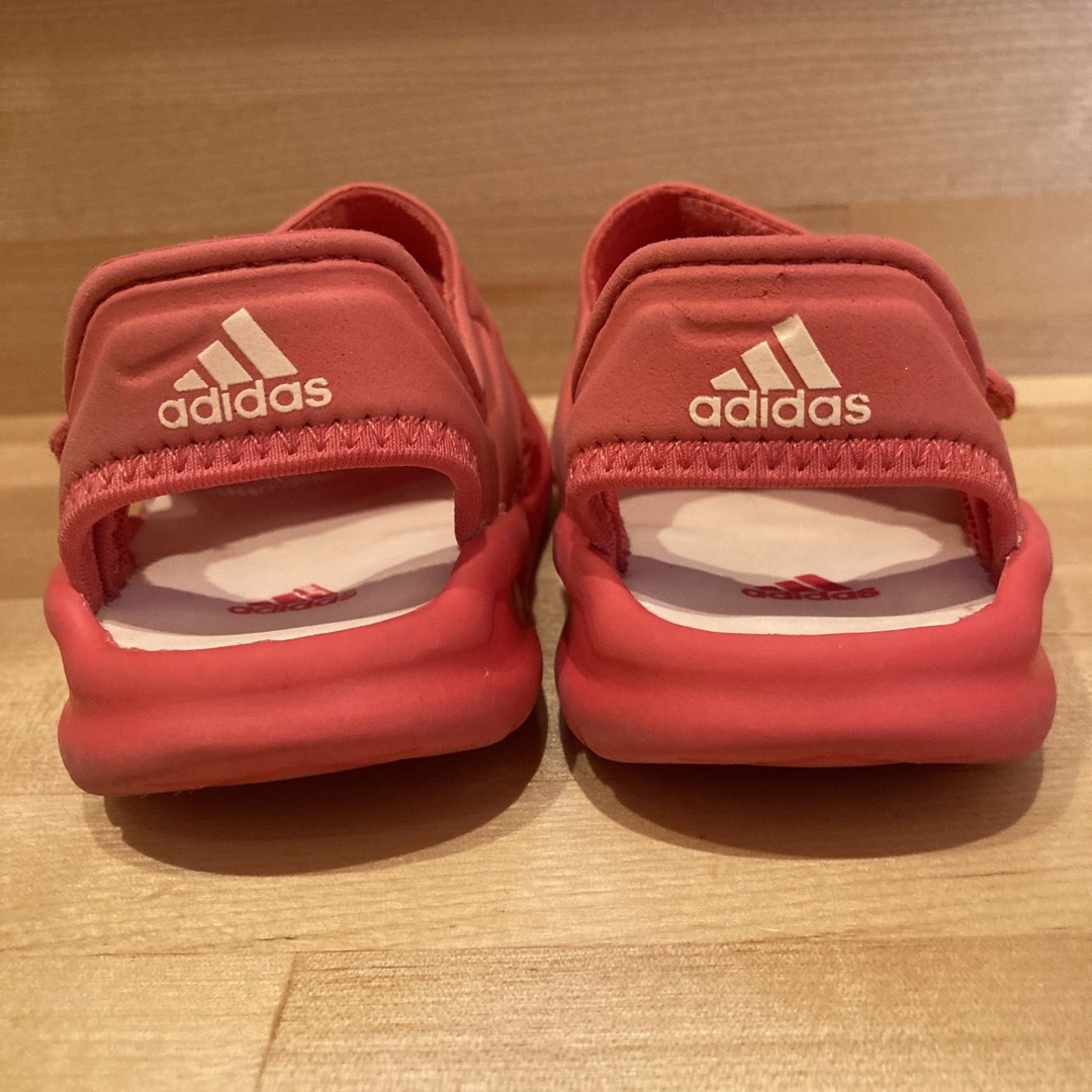 adidas(アディダス)のadidas サンダル　13cm アディダス キッズ/ベビー/マタニティのキッズ靴/シューズ(15cm~)(サンダル)の商品写真