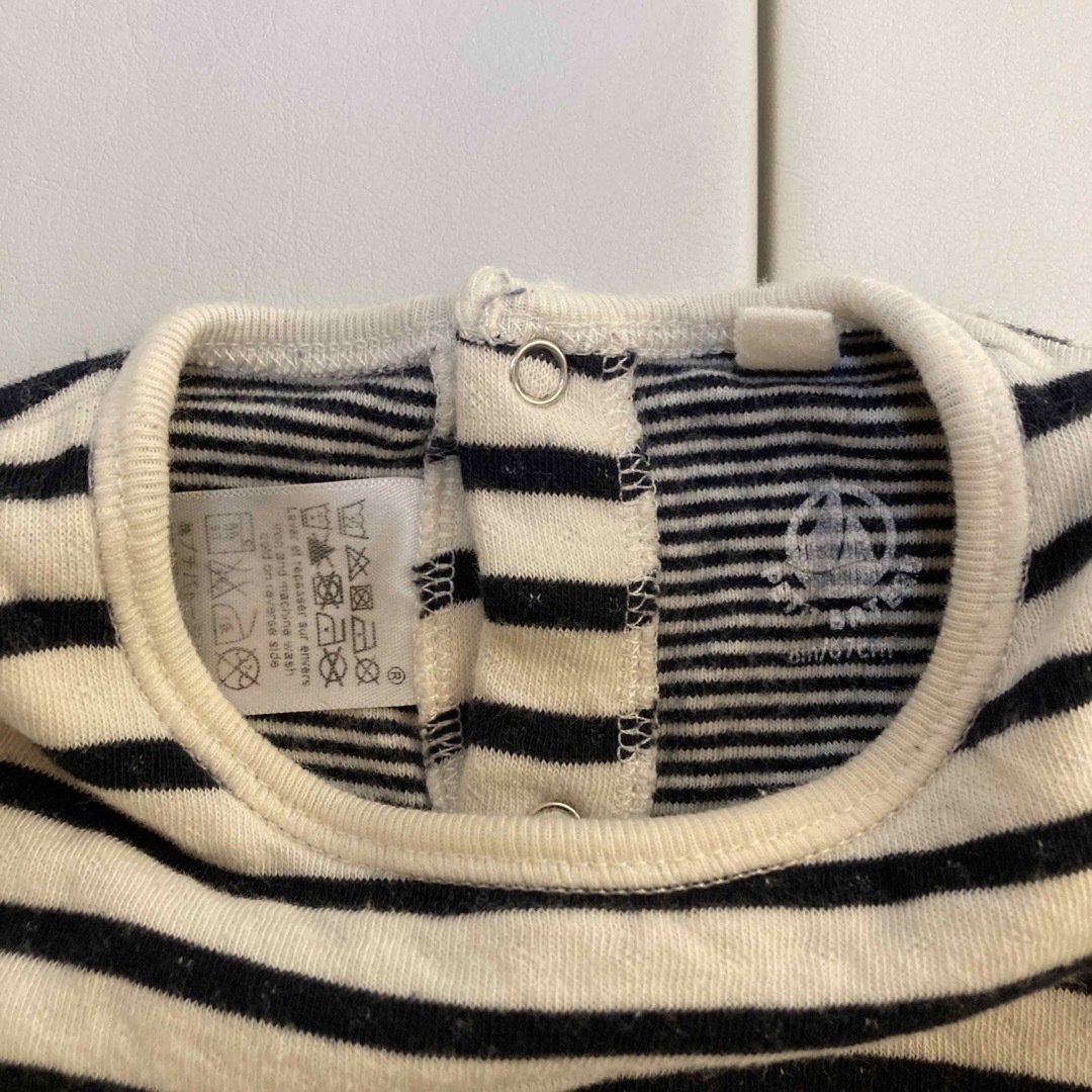 PETIT BATEAU(プチバトー)のプチバトー　長袖ロンパース　黒ボーダー6m67cm キッズ/ベビー/マタニティのベビー服(~85cm)(ロンパース)の商品写真