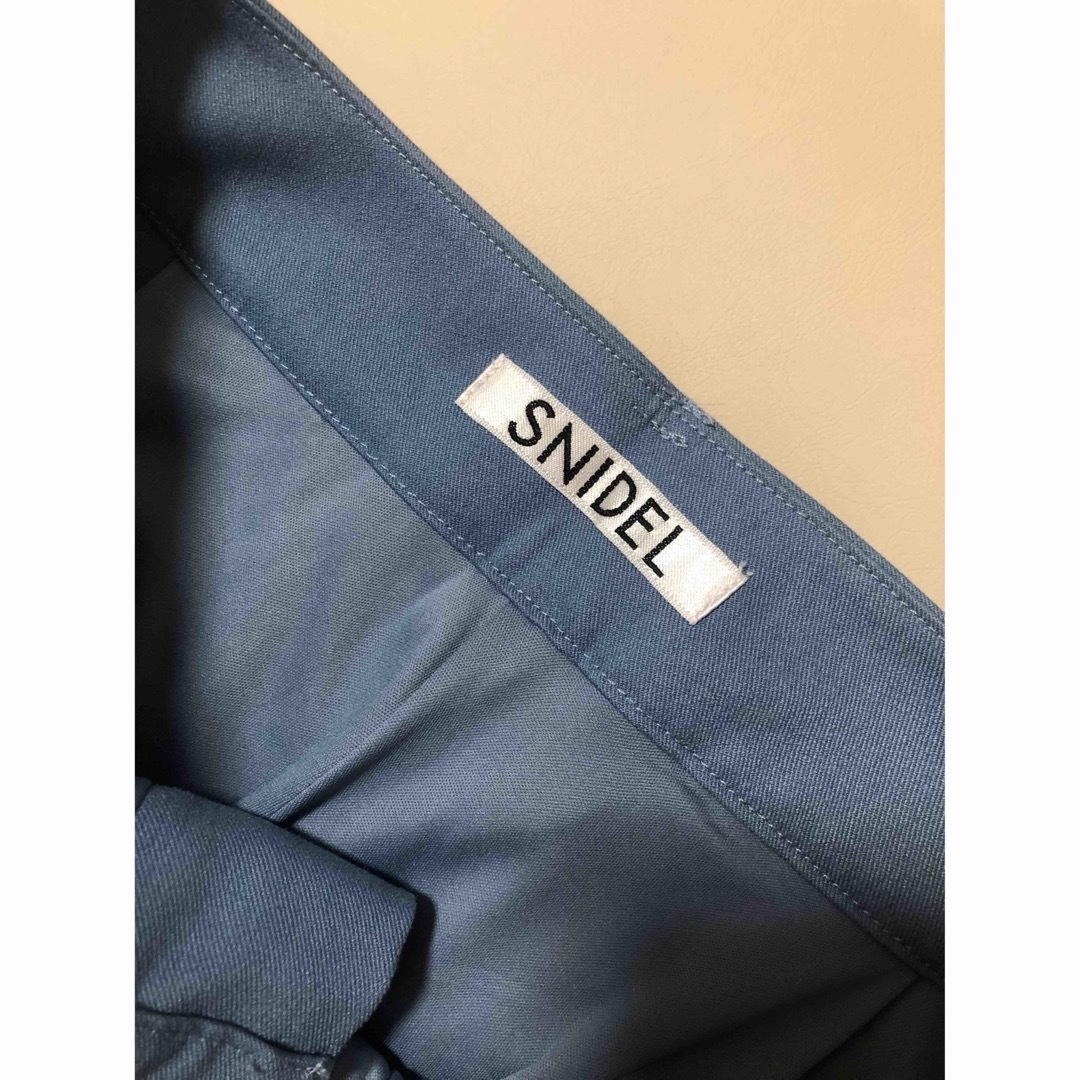SNIDEL(スナイデル)の スナイデル snidel SNIDELカラーストレートパンツ カラーパンツ　 レディースのパンツ(カジュアルパンツ)の商品写真