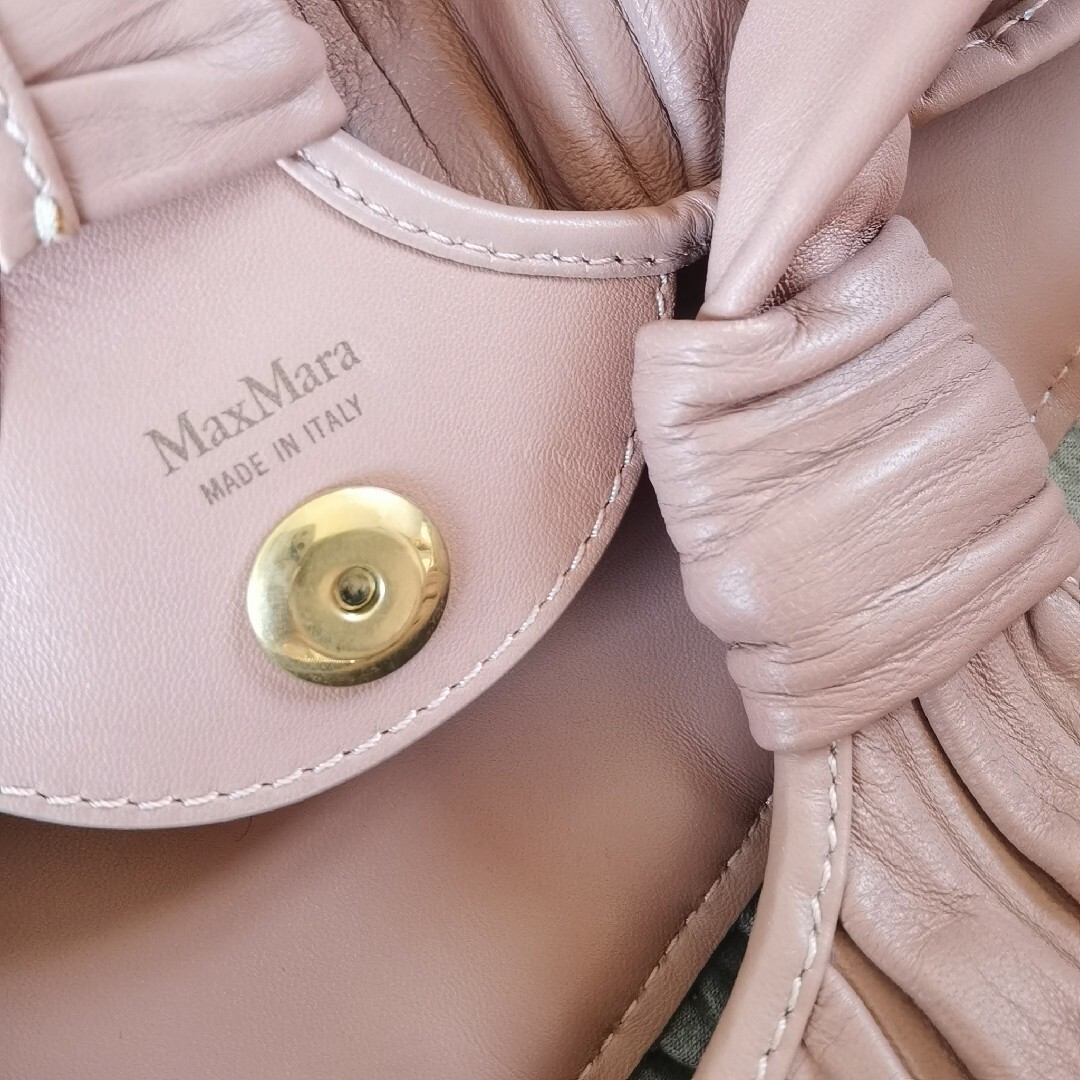 Max Mara(マックスマーラ)の極美品 MaxMara 羊革 2way ショルダー着脱可 ミニポーチ付 レディースのバッグ(ハンドバッグ)の商品写真