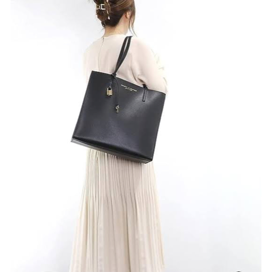 MARC JACOBS(マークジェイコブス)のMARC JACOBS(マークジェイコブス) GRIND TOTE BAG レディースのバッグ(トートバッグ)の商品写真