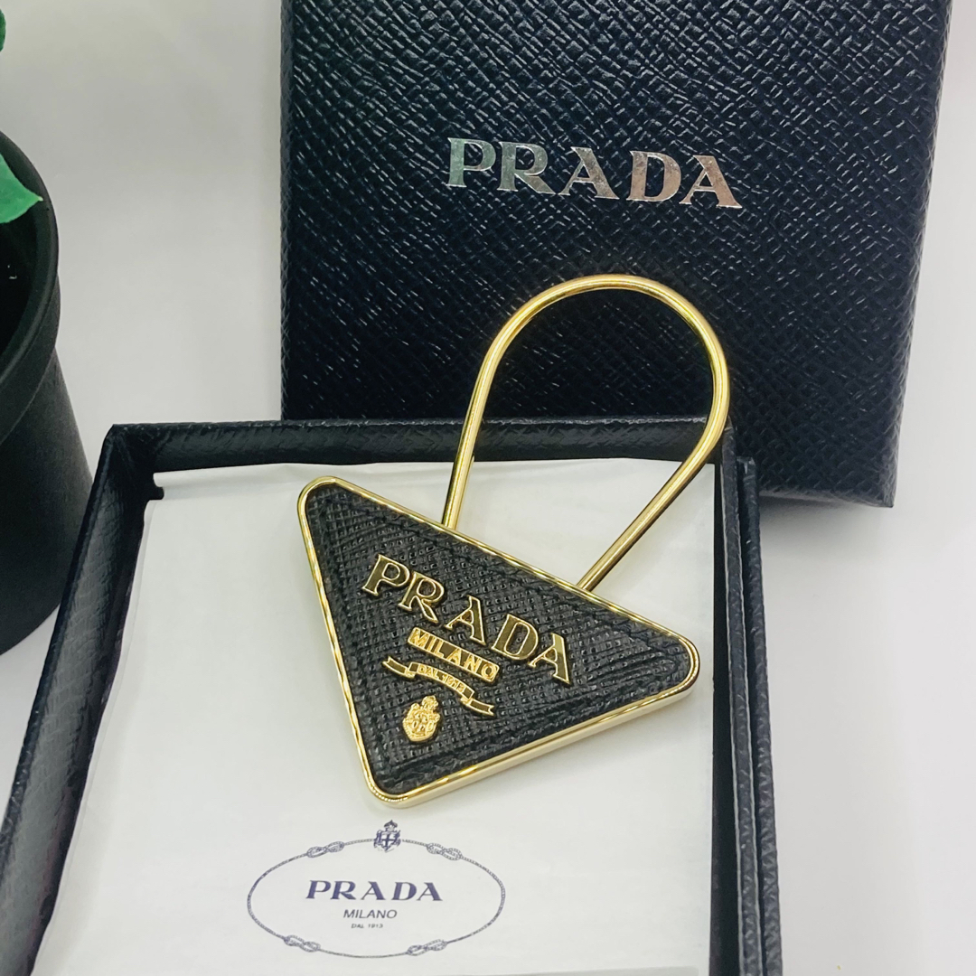 プラダ PRADA 未使用 サフィアーノレザー キーリング キーホルダー 黒