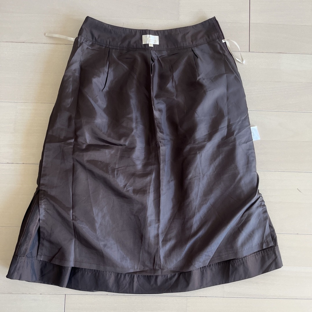 Harriss(ハリス)のHarriss  タックギャザースカート レディースのスカート(ひざ丈スカート)の商品写真