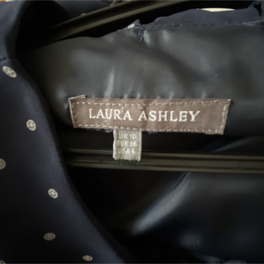 LAURA ASHLEY(ローラアシュレイ)のローラアシュレイ　膝丈ワンピース　Mサイズ レディースのワンピース(ひざ丈ワンピース)の商品写真