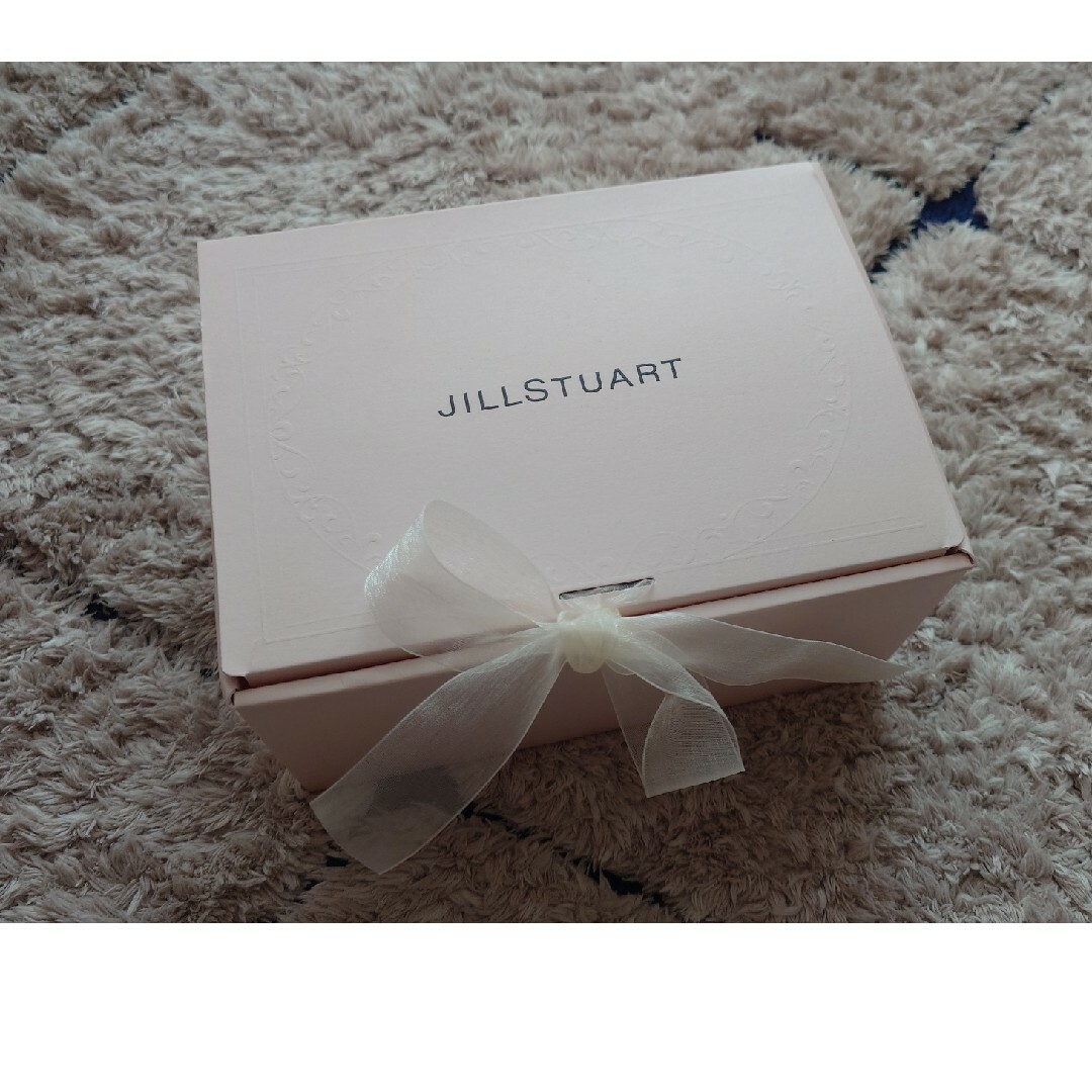 JILLSTUART(ジルスチュアート)のジルスチュアート　プレゼント　化粧水　アロマバス　未使用　BOX付 コスメ/美容のリラクゼーション(アロマグッズ)の商品写真