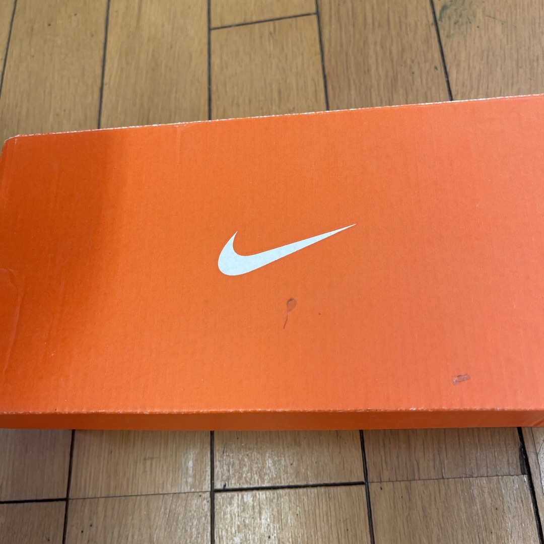 NIKE(ナイキ)のNIKE ダイナモフリー　13cm クラシックモデル　ブラック　ゴールド　 キッズ/ベビー/マタニティのベビー靴/シューズ(~14cm)(スニーカー)の商品写真