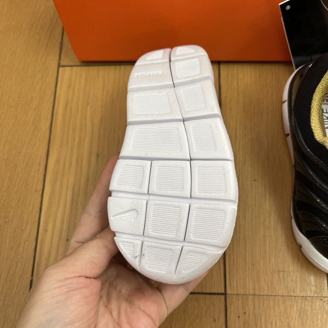 新品　NIKE ダイナモフリー　14cm クラシックモデル　ブラック　ゴールド