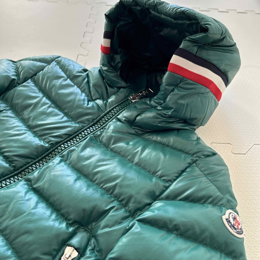 MONCLER(モンクレール)のモンクレール　キッズダウン　グリーン　4歳(104) キッズ/ベビー/マタニティのキッズ服男の子用(90cm~)(ジャケット/上着)の商品写真