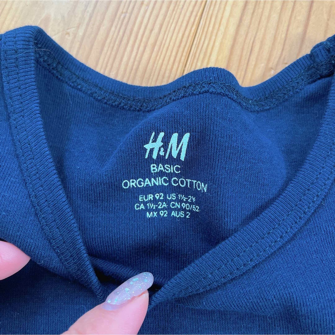 H&M(エイチアンドエム)のH&M  タンクトップ　2枚セット　90  ネイビー　ボーダー キッズ/ベビー/マタニティのキッズ服男の子用(90cm~)(Tシャツ/カットソー)の商品写真