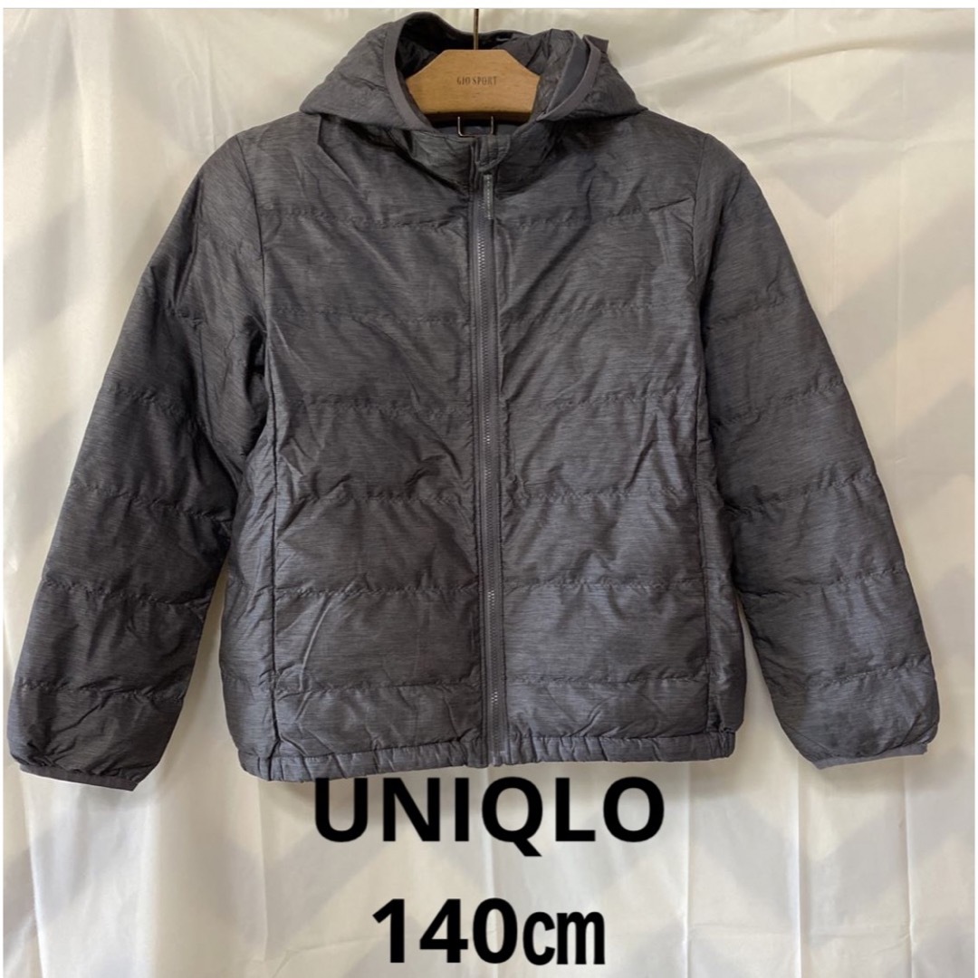 UNIQLO(ユニクロ)のUNIQLO ユニクロ　ウォームパテッド　140㎝　グレー　ダウン　コート キッズ/ベビー/マタニティのキッズ服男の子用(90cm~)(コート)の商品写真