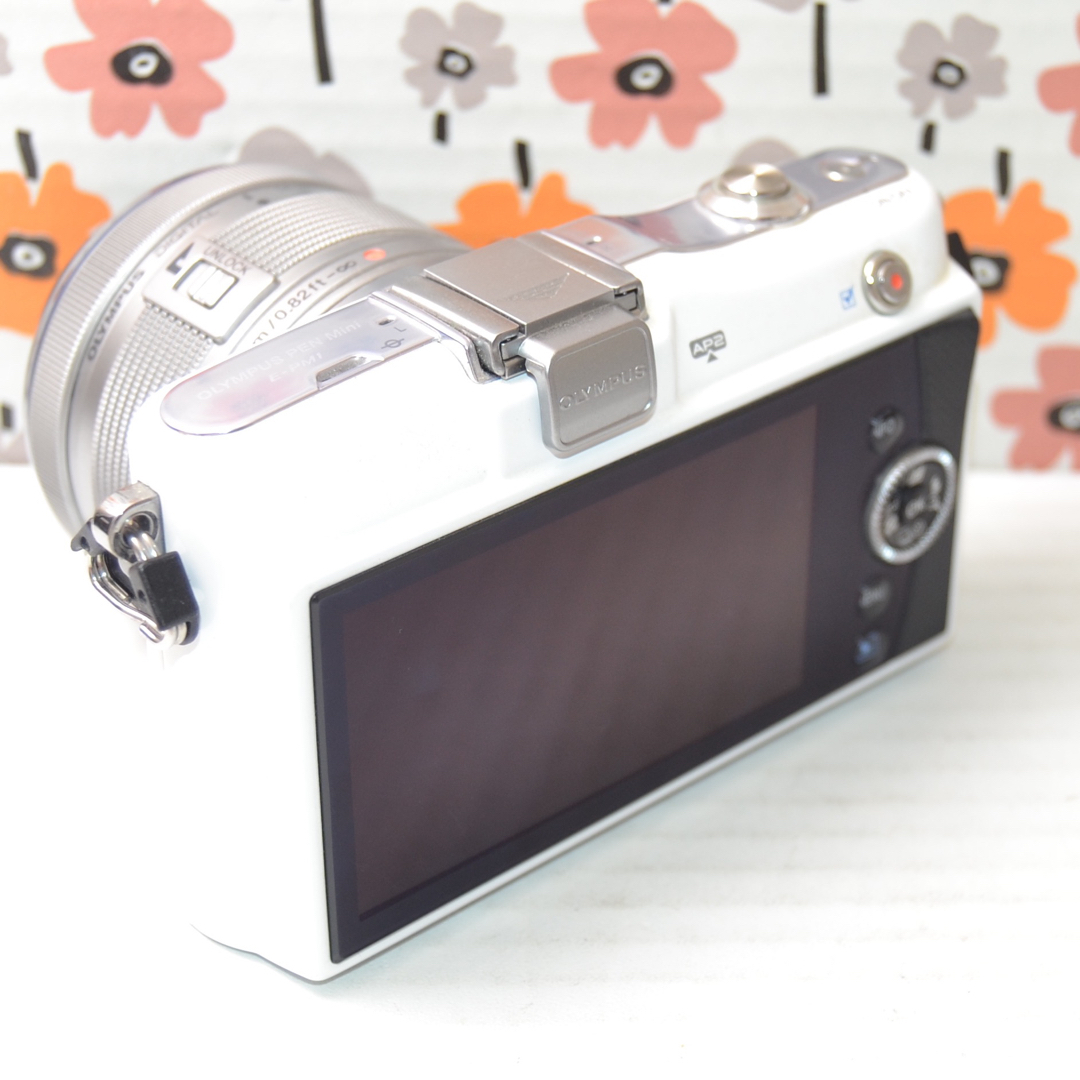OLYMPUS Wi Fiオリンパス PM1 ミラーレスカメラの通販 by