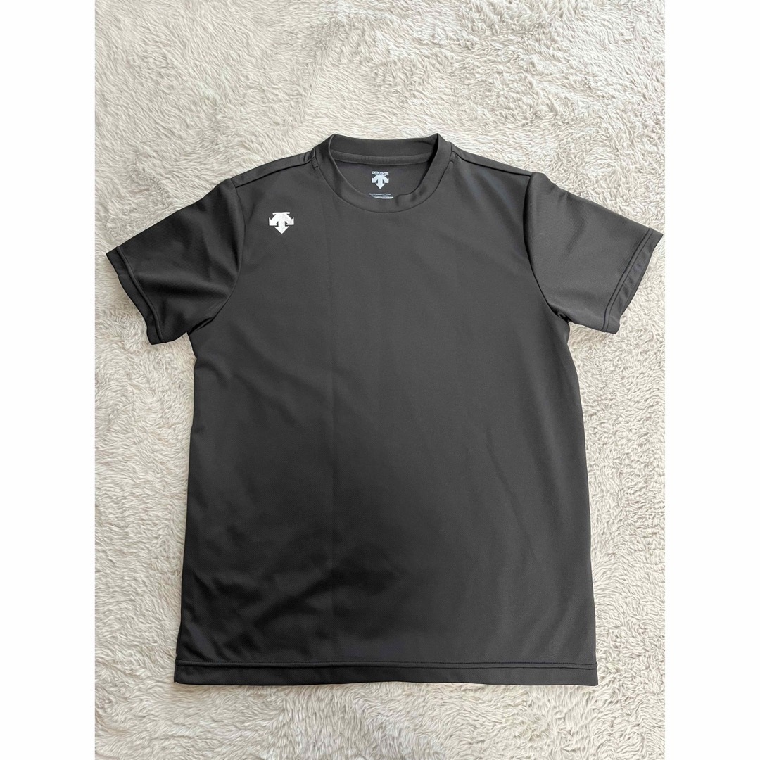 DESCENTE(デサント)のDESCENTE スポーツTシャツ スポーツ/アウトドアのトレーニング/エクササイズ(その他)の商品写真