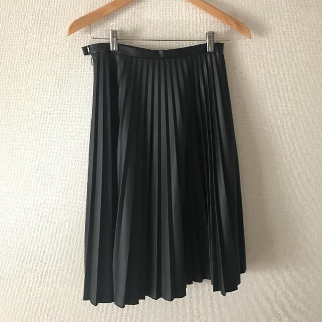 aquagirl(アクアガール)のフェイクレザープリーツスカート レディースのスカート(ひざ丈スカート)の商品写真