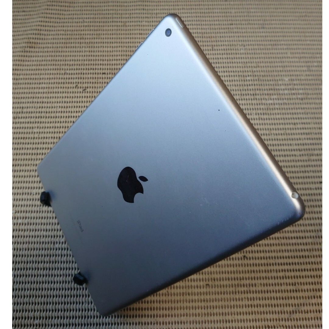 EJF8K 完動品iPad第6世代(A1893)本体32GBシルバー送料込