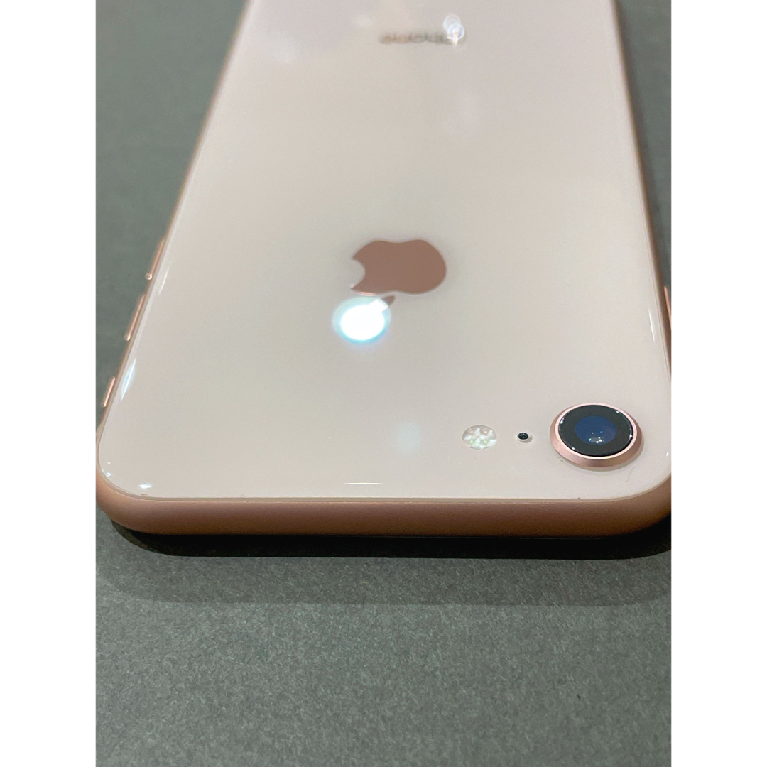 値下げ iPhone 8 Gold 64GB スマホ/家電/カメラのスマートフォン/携帯電話(スマートフォン本体)の商品写真