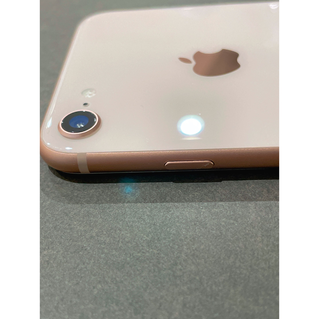 値下げ iPhone 8 Gold 64GB スマホ/家電/カメラのスマートフォン/携帯電話(スマートフォン本体)の商品写真