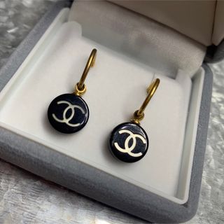 シャネル(CHANEL)のステイシー様専用！！シャネル　　ロゴピアス　　本物(ピアス)