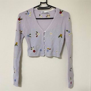 ザラ(ZARA)のZARA ショート花刺繍　カーディガン　ニットセーター　パープル(カーディガン)