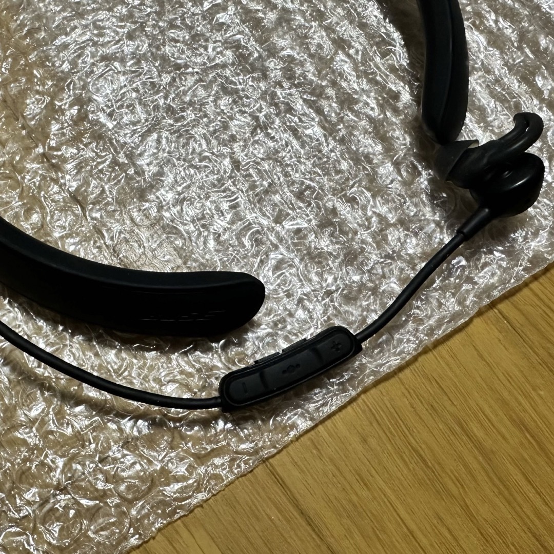 BOSE(ボーズ)の中古　Bose QuietControl 30 ワイヤレス headphones スマホ/家電/カメラのオーディオ機器(ヘッドフォン/イヤフォン)の商品写真