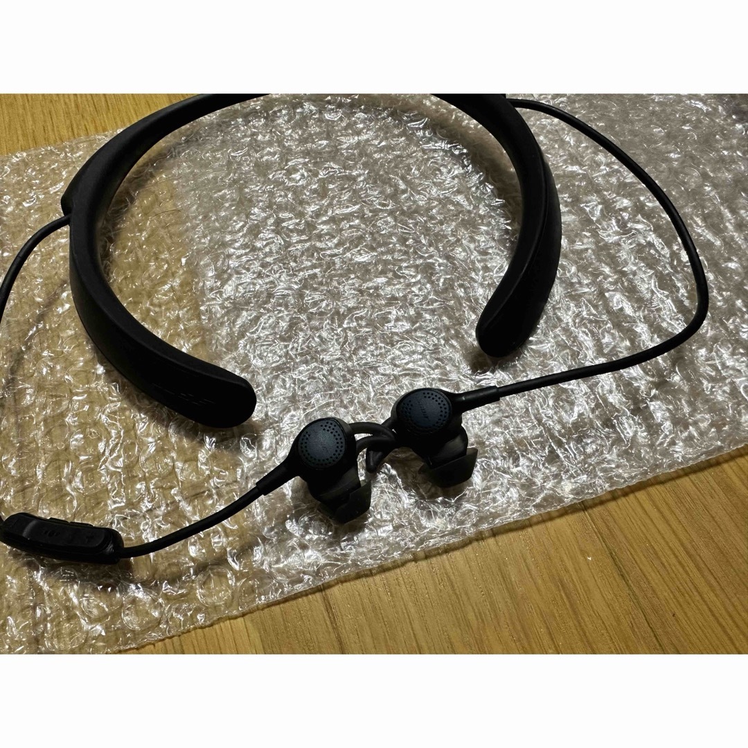 BOSE(ボーズ)の中古　Bose QuietControl 30 ワイヤレス headphones スマホ/家電/カメラのオーディオ機器(ヘッドフォン/イヤフォン)の商品写真