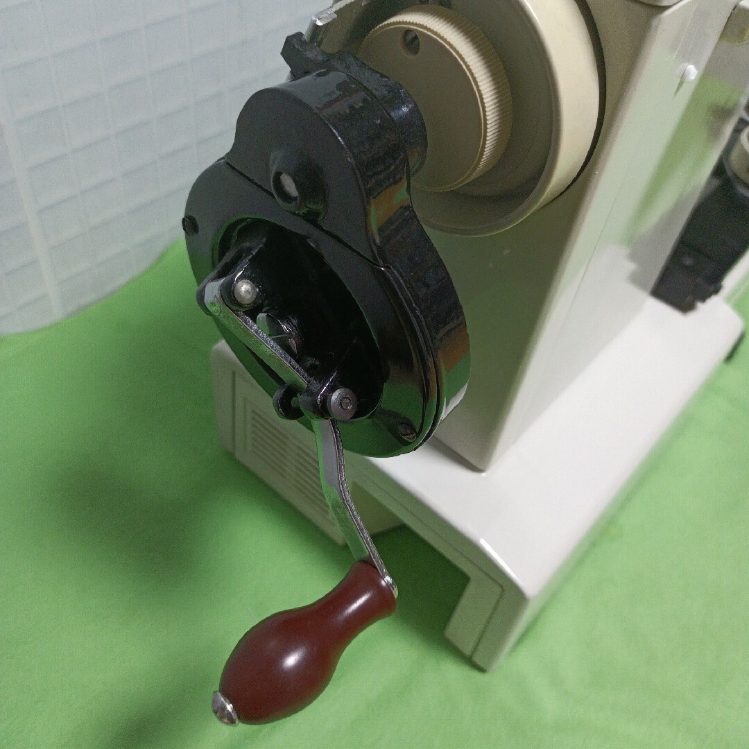 ポ―タブル本縫いボタン付け専用ミシン 4