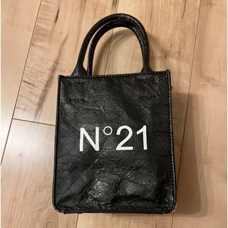 ヌメロヴェントゥーノ(N°21)のNo.21 ヌメロヴェントゥーノ 黒　バッグ　阪急(ショルダーバッグ)