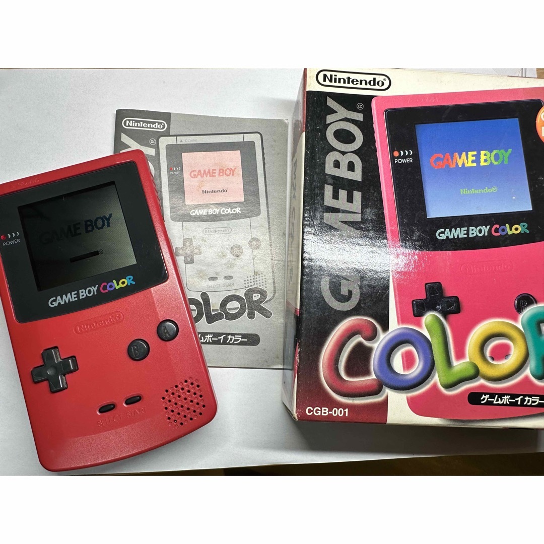 ゲームボーイ(ゲームボーイ)のゲームボーイ カラー レッド 箱あり エンタメ/ホビーのゲームソフト/ゲーム機本体(携帯用ゲーム機本体)の商品写真