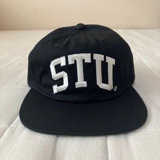 ステューシー(STUSSY)のSTUSSY STU ARCH STRAPBACK CAP 黒 新品 キャップ(キャップ)