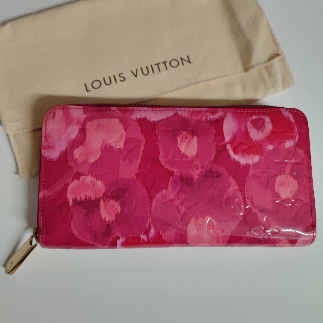 LOUIS VUITTON(ルイヴィトン)のルイ・ヴィトン 限定 モノグラム ヴェルニ イカットフラワー ジッピーウォレット メンズのファッション小物(長財布)の商品写真