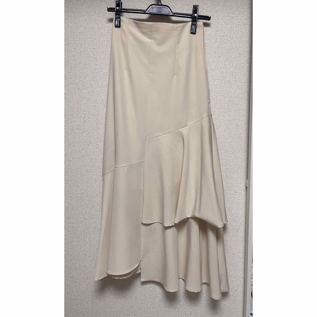 archives(アルシーヴ)のarchives アシメラッフルティアードスカート  レディースのスカート(ロングスカート)の商品写真
