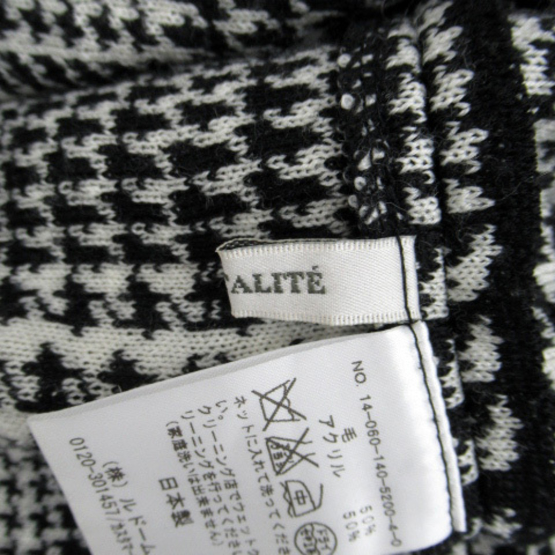 La TOTALITE(ラトータリテ)のラ トータリテ フレアスカート ひざ丈 グレンチェック柄 ウール 黒 白 レディースのスカート(ひざ丈スカート)の商品写真