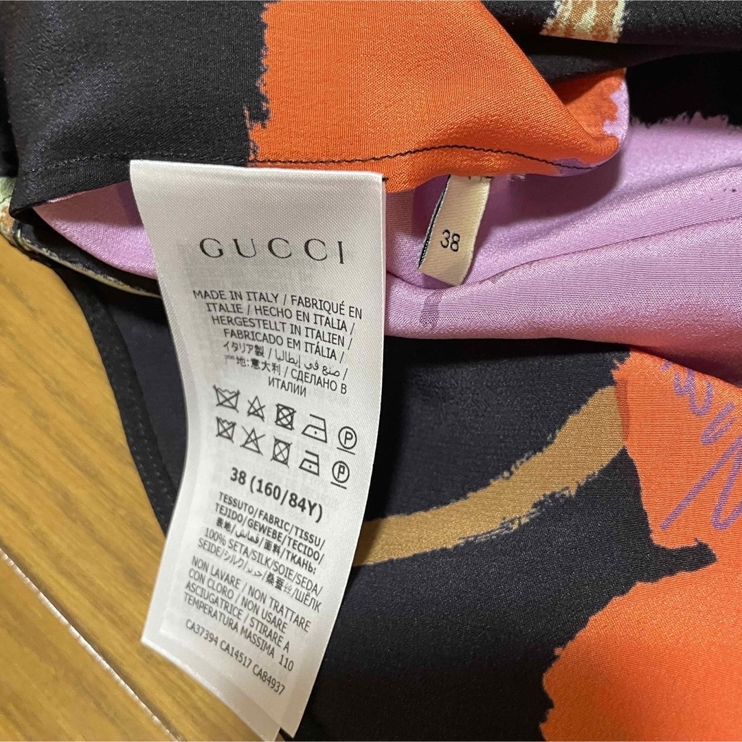 Gucci(グッチ)の※専用⚫︎GUCCIグッチ×ケンスコット黒地ポピー柄ブラウス新品 レディースのトップス(シャツ/ブラウス(長袖/七分))の商品写真