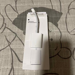 アップル(Apple)のAPPLE Lightning  SDカードカメラリーダー MJYT2AM/A(その他)