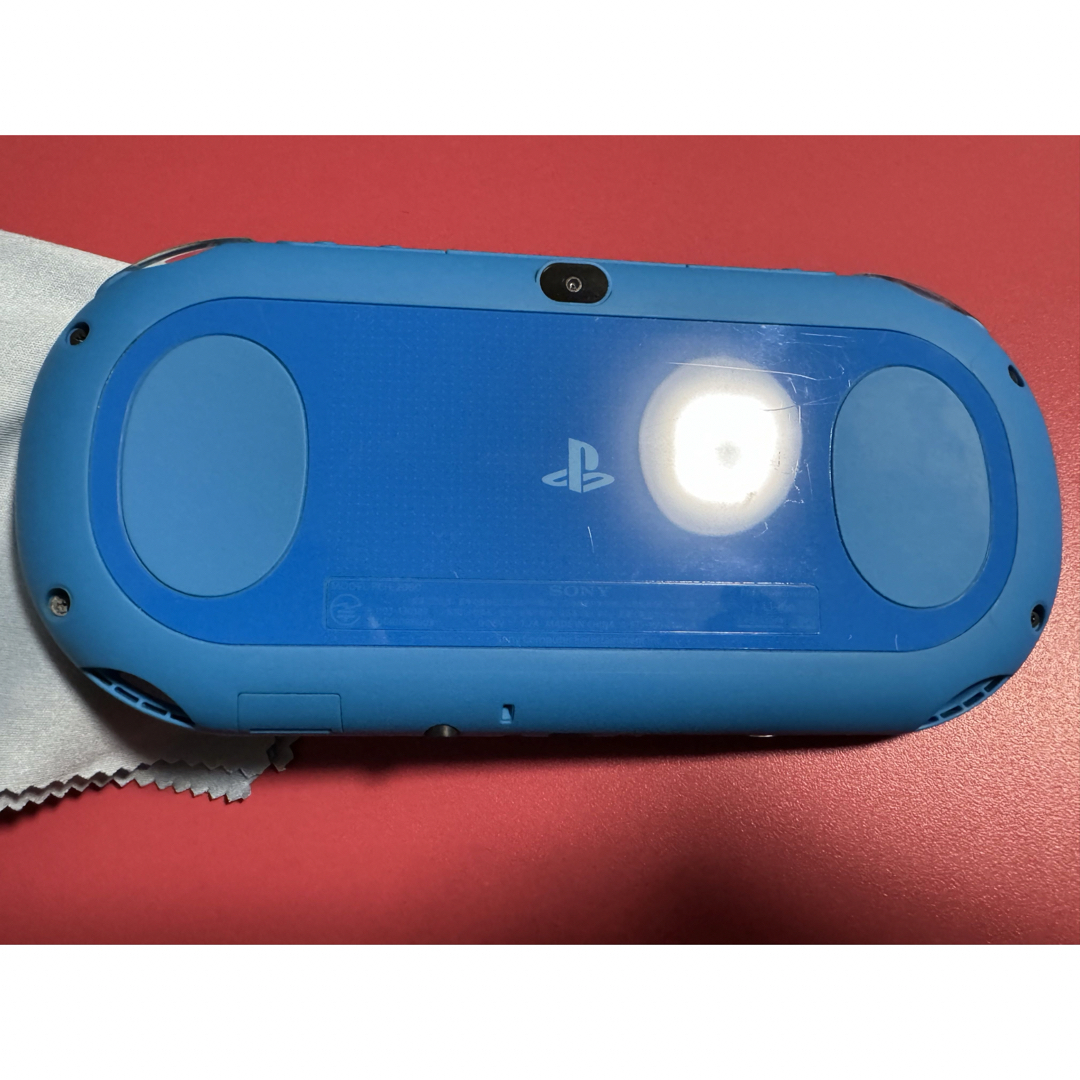 PlayStation Vita(プレイステーションヴィータ)のvita  アクアブルー　2番 エンタメ/ホビーのゲームソフト/ゲーム機本体(携帯用ゲーム機本体)の商品写真