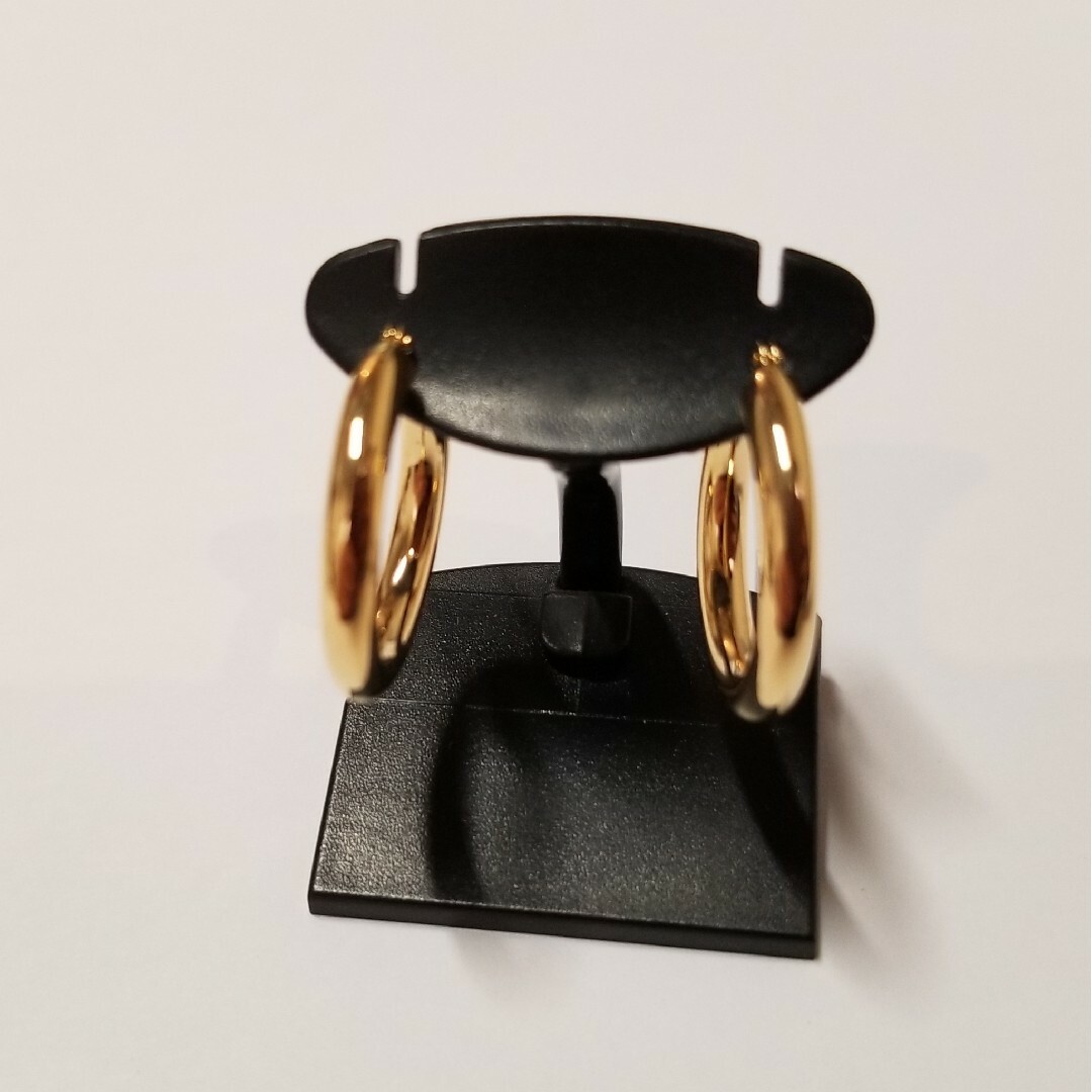 新品 K18シンプルフープピアス(リングピアス) サイズ3mm×20mm 新品 K18シンプルフープピアス(リングピアス) サイズ3mm×20mm